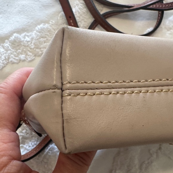 Dooney & Bourke pale Pink Crossbody Purse - Picture 3 of 8